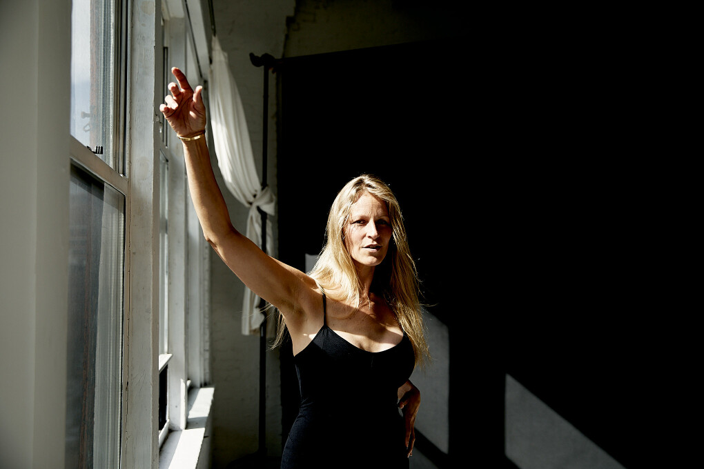 The Practice yoga portraits av Paulina Westerlind. Movement meditation and healing arts workout